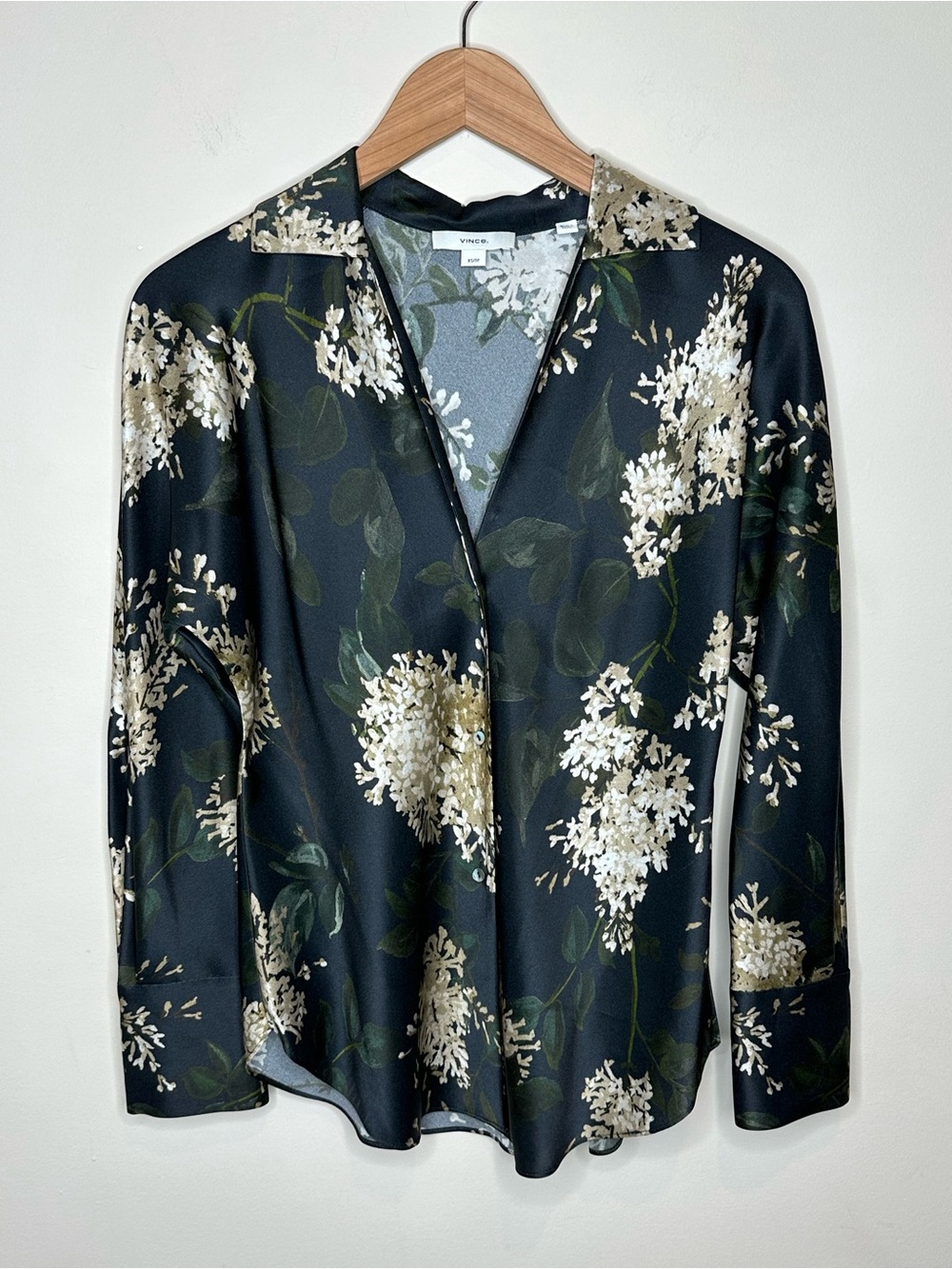 Vince Silk Camilla Button up Dark Floral Blouse Top Size XS Collar Black Cream - Picture 14 of 16